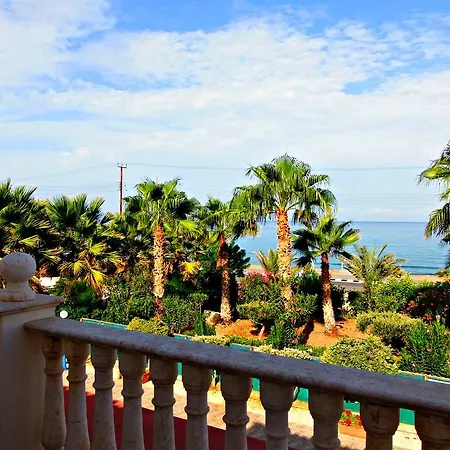 Jan Lui Villa Argaka